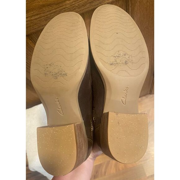Clarks Boots Womens Size 7.5 Maypearl Daisy Ankle Artisan Suede Brown Heeled - Picture 5 of 8